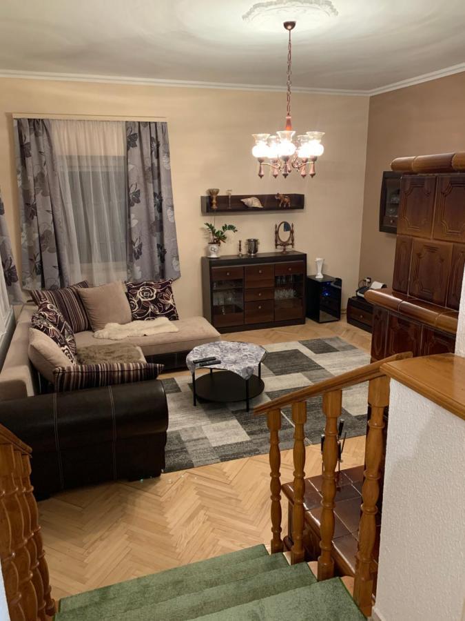Bakonyi Mamutfenyo Vendeghaz Apartment Tes Ngoại thất bức ảnh