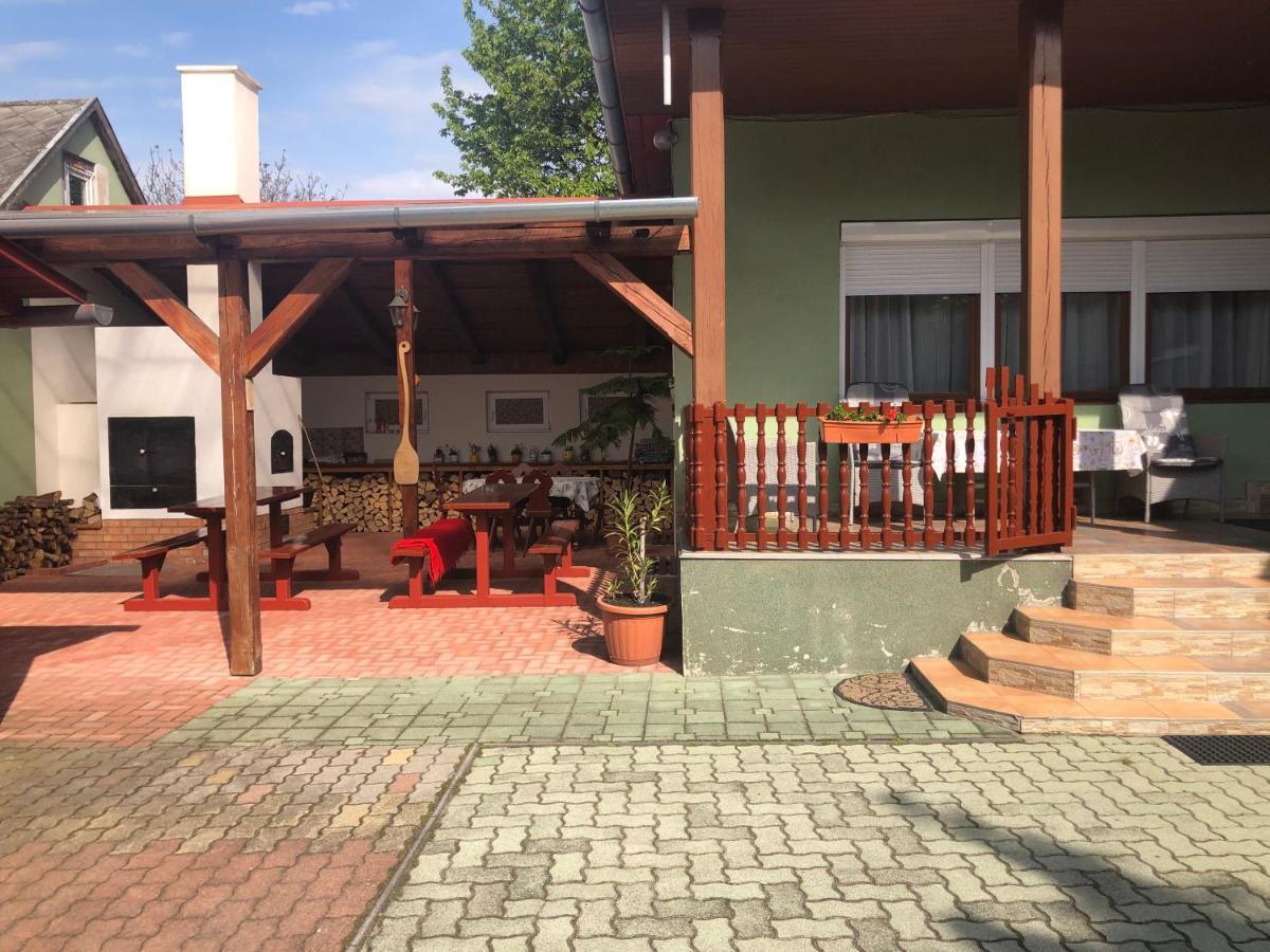 Bakonyi Mamutfenyo Vendeghaz Apartment Tes Ngoại thất bức ảnh