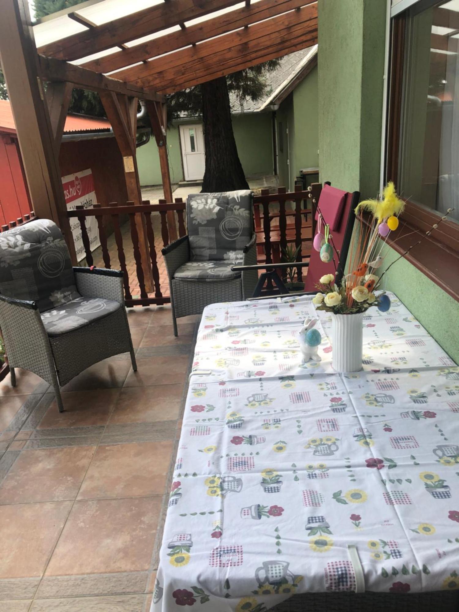 Bakonyi Mamutfenyo Vendeghaz Apartment Tes Ngoại thất bức ảnh