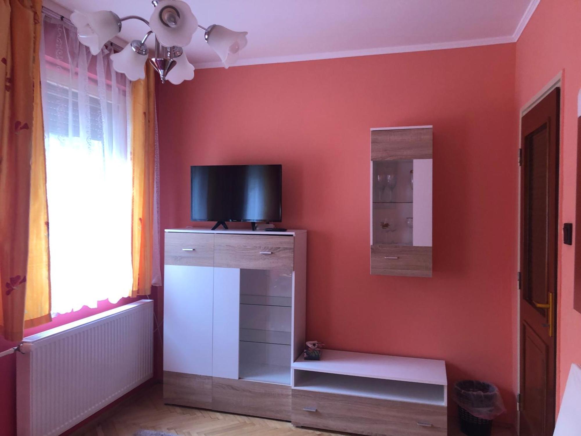Bakonyi Mamutfenyo Vendeghaz Apartment Tes Ngoại thất bức ảnh