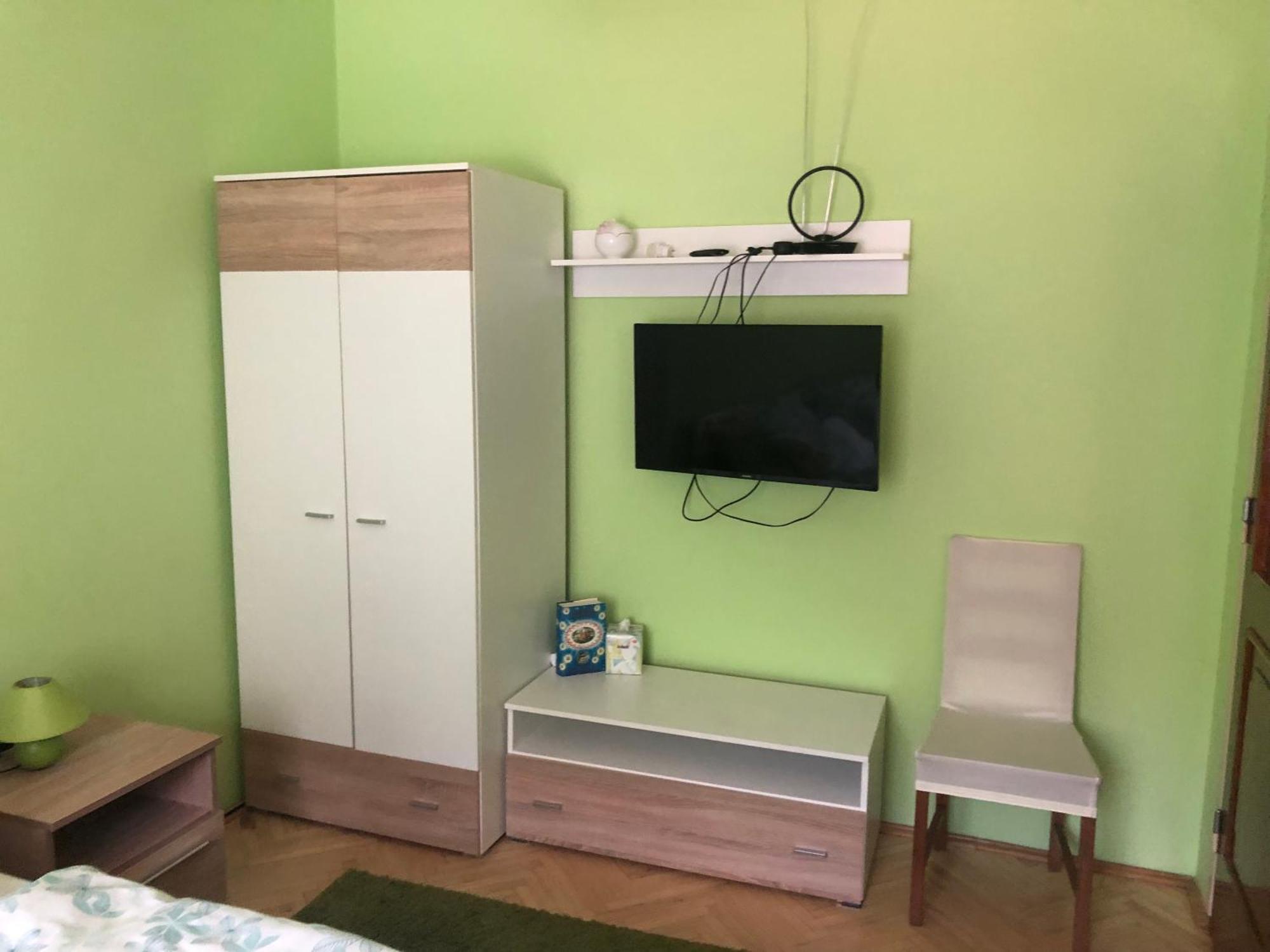 Bakonyi Mamutfenyo Vendeghaz Apartment Tes Ngoại thất bức ảnh
