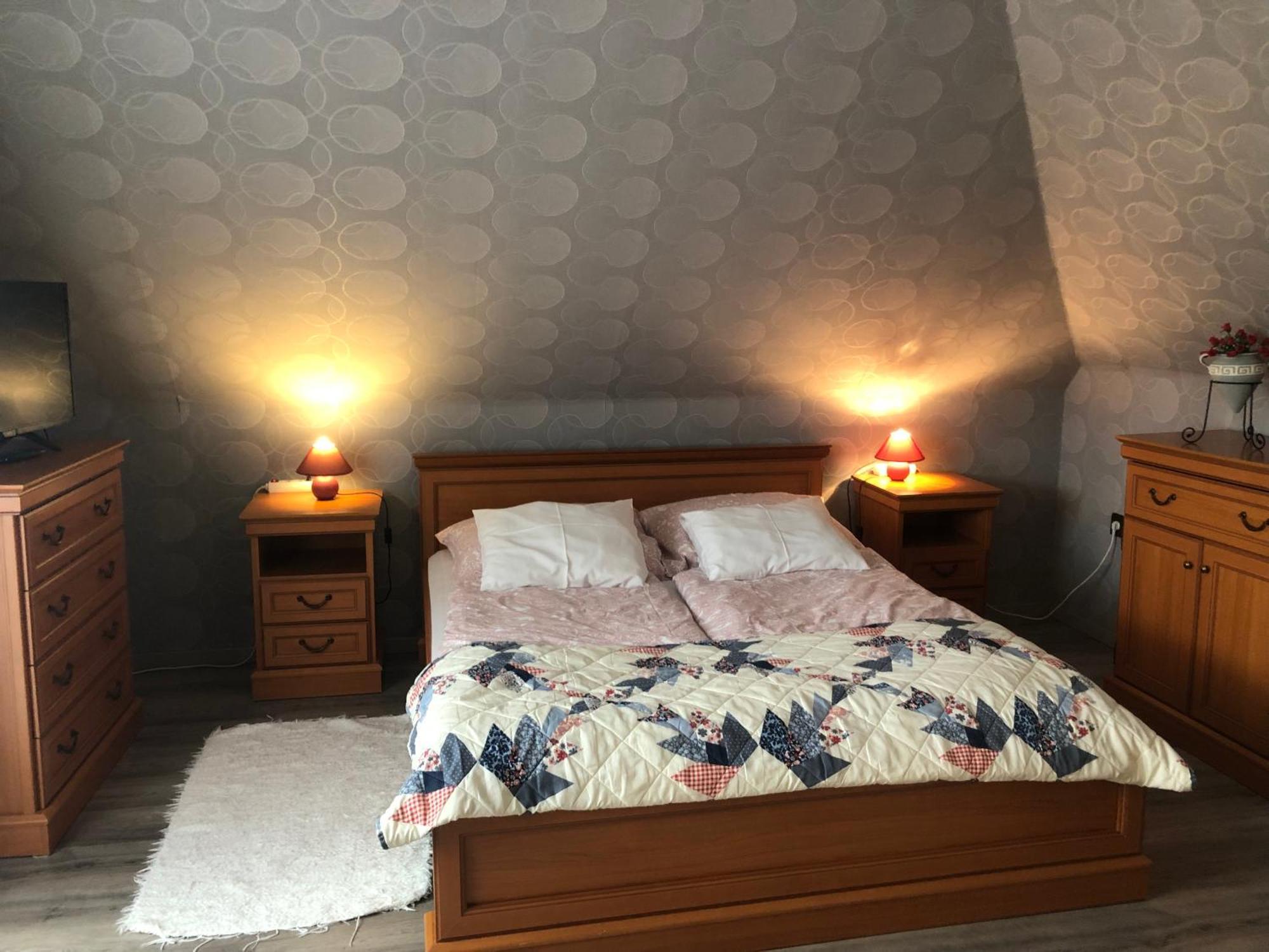 Bakonyi Mamutfenyo Vendeghaz Apartment Tes Ngoại thất bức ảnh